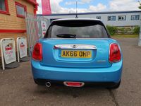 MINI HATCHBACK